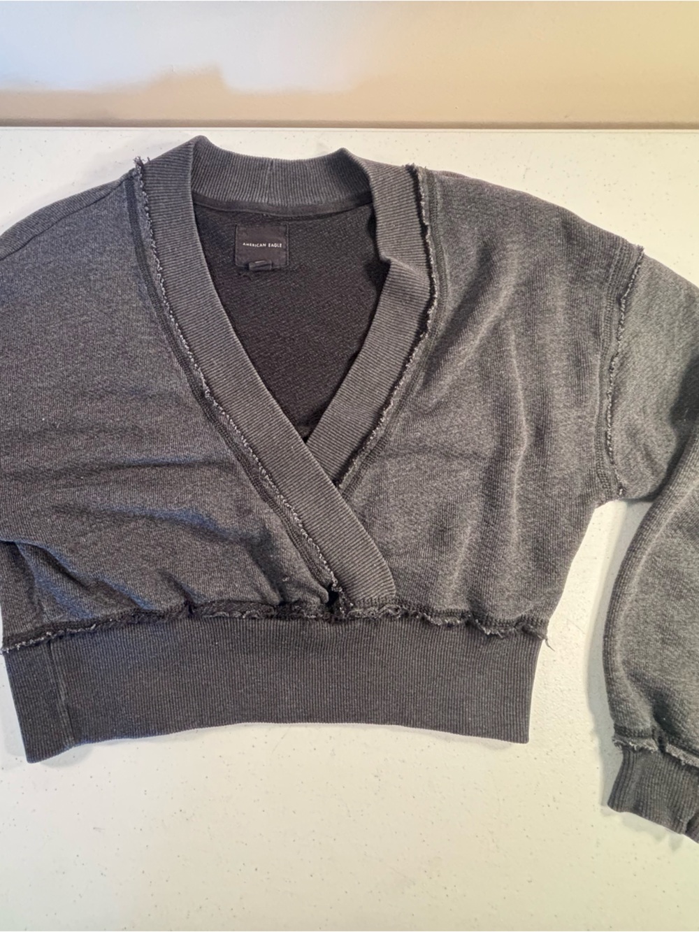 American Eagle Outfitters Charcoal V‑Neck Cropped Sweatshirt